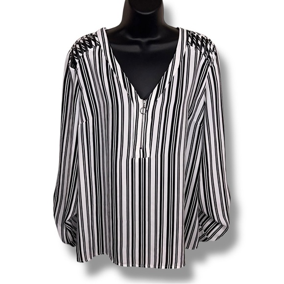 XL Juniors Candies Black White Striped Blouse Vneck Toggle Zip Neckline Cutout - Picture 1 of 16